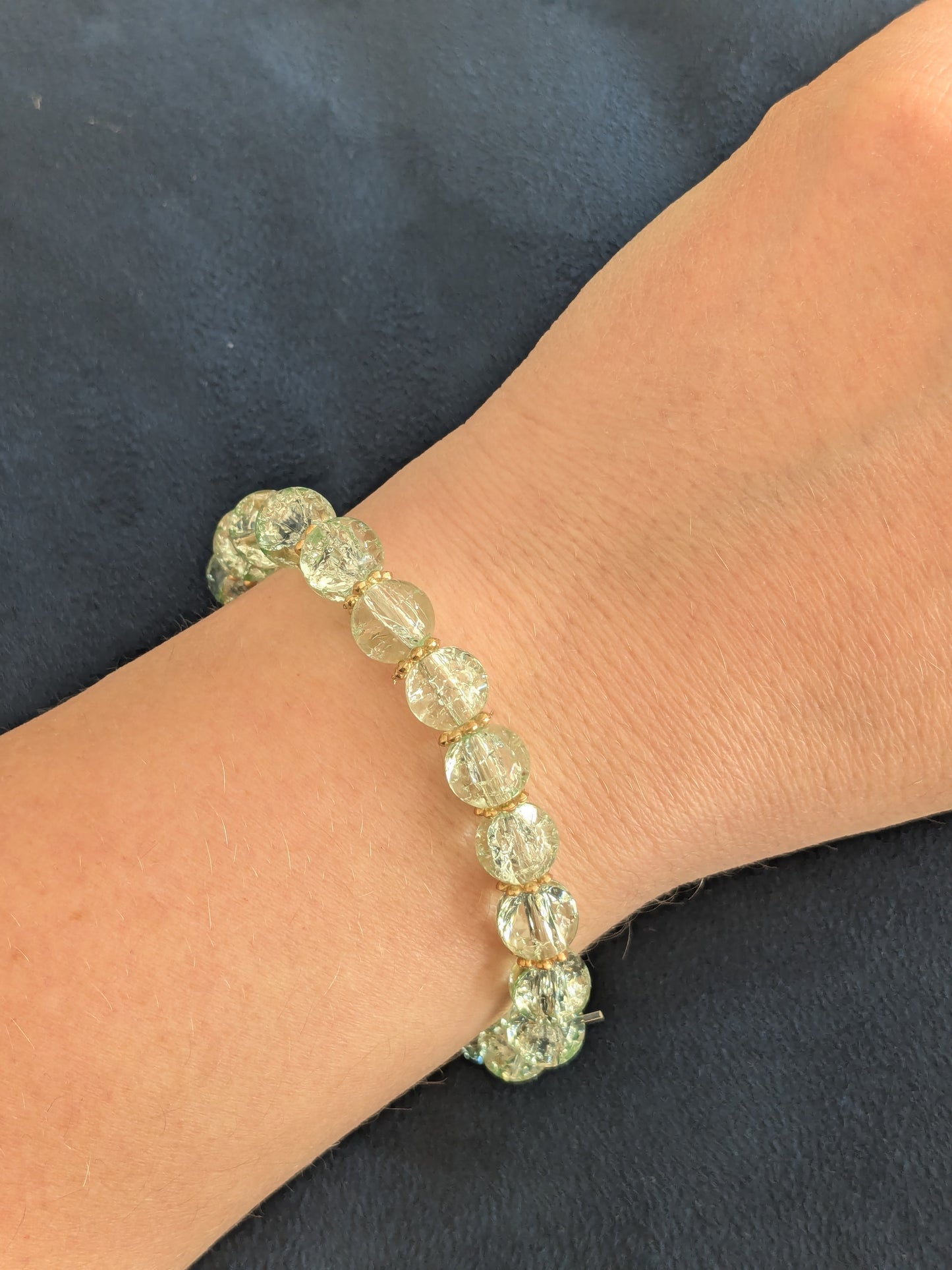 Bracelet perles verre craquelé vert sauge