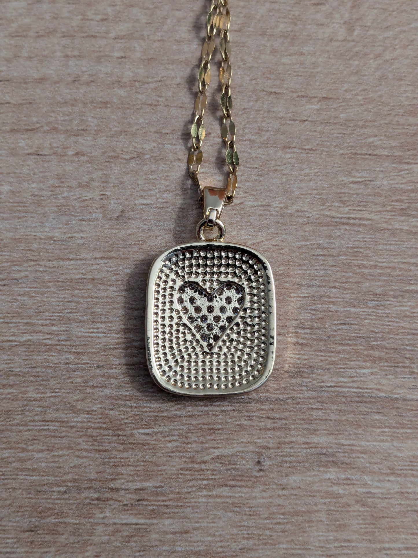 Collier Coeur fond blanc