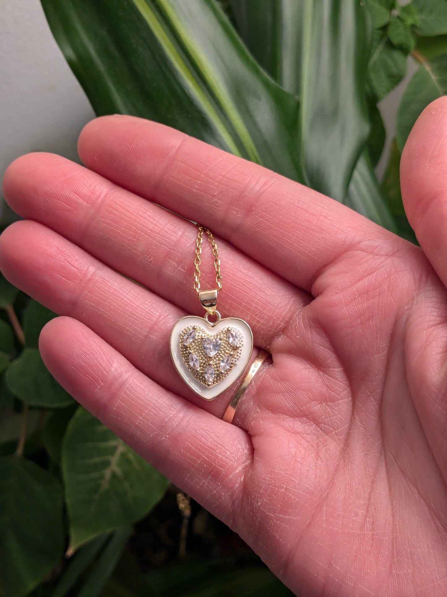 Collier Coeur fond blanc