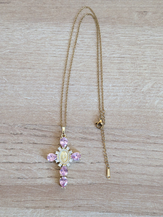 Collier Croix Catholique rose