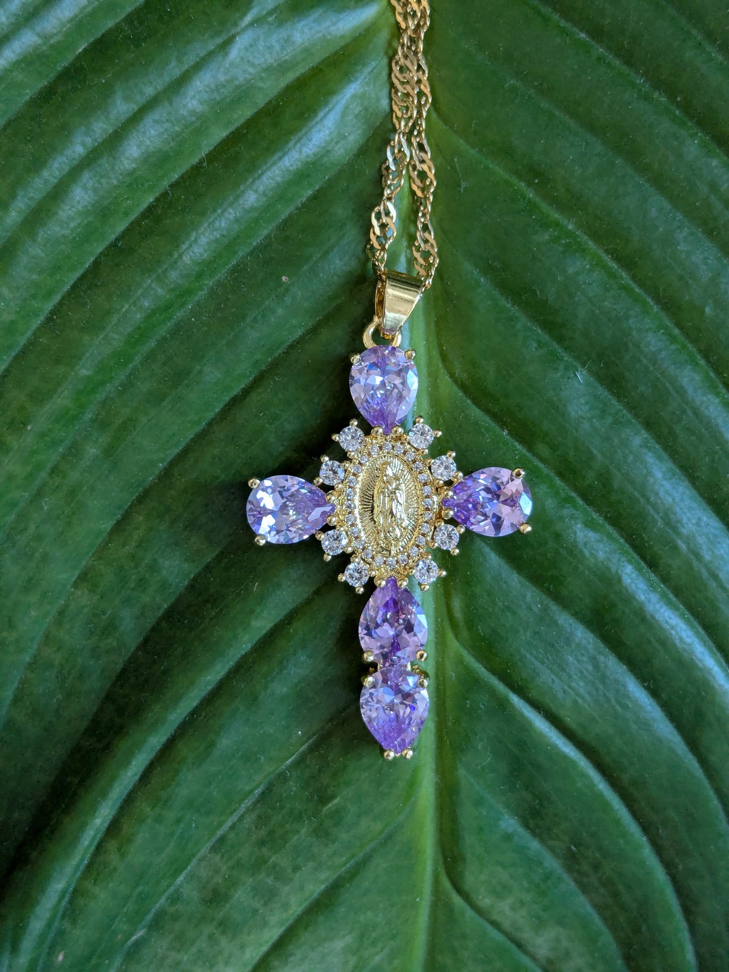 Collier Croix Catholique lila