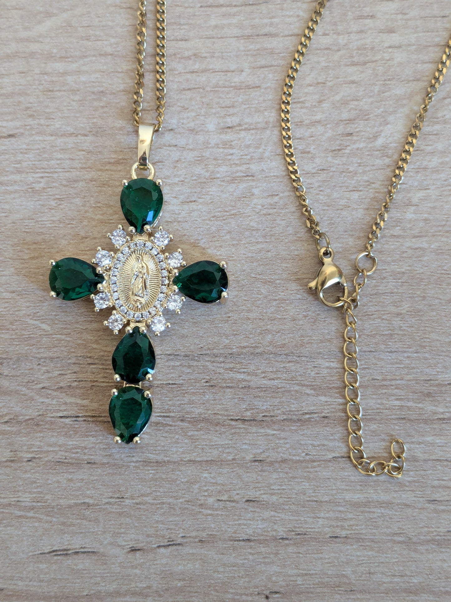Collier Croix Catholique verte