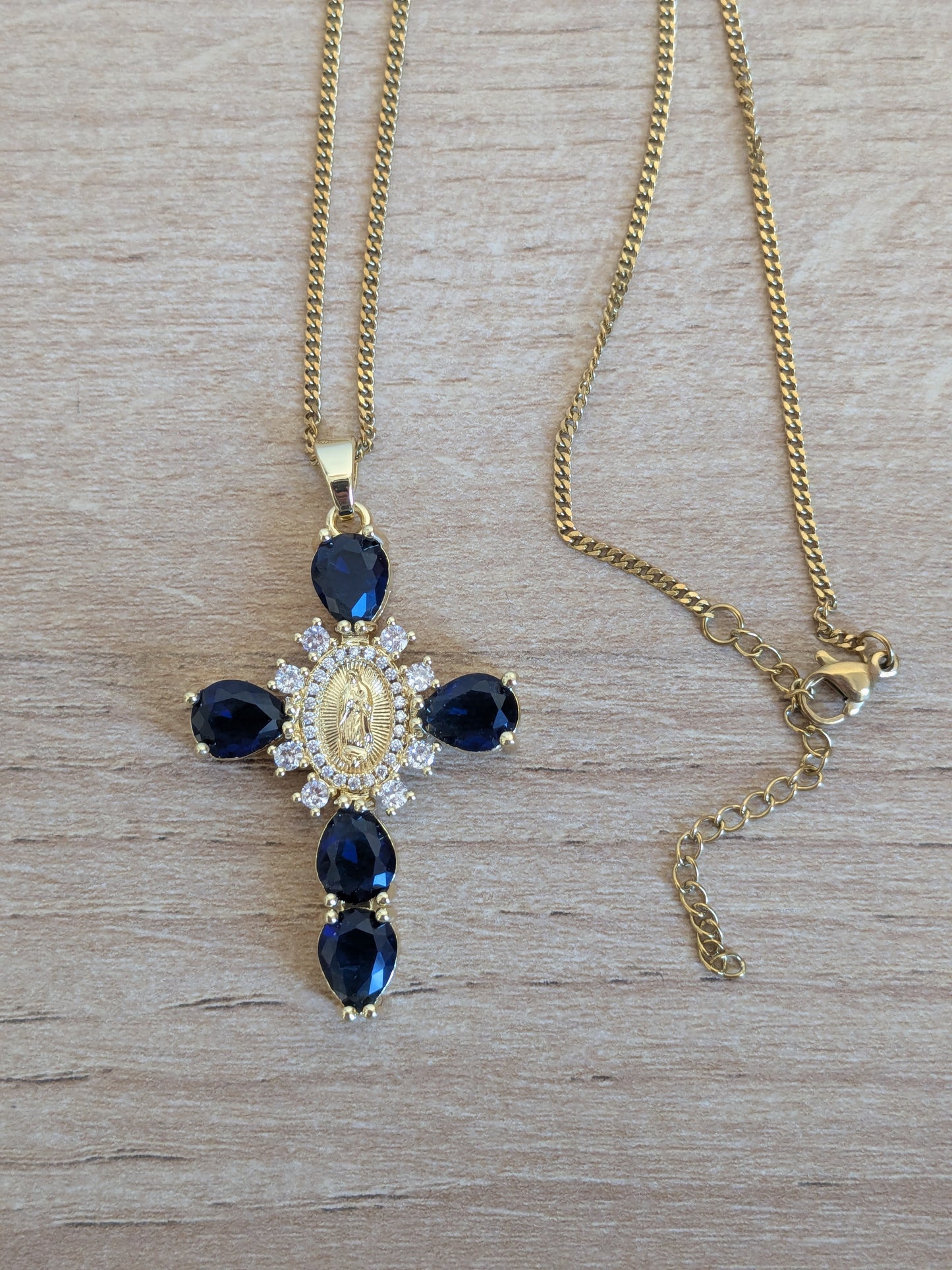 Collier Croix Catholique bleue