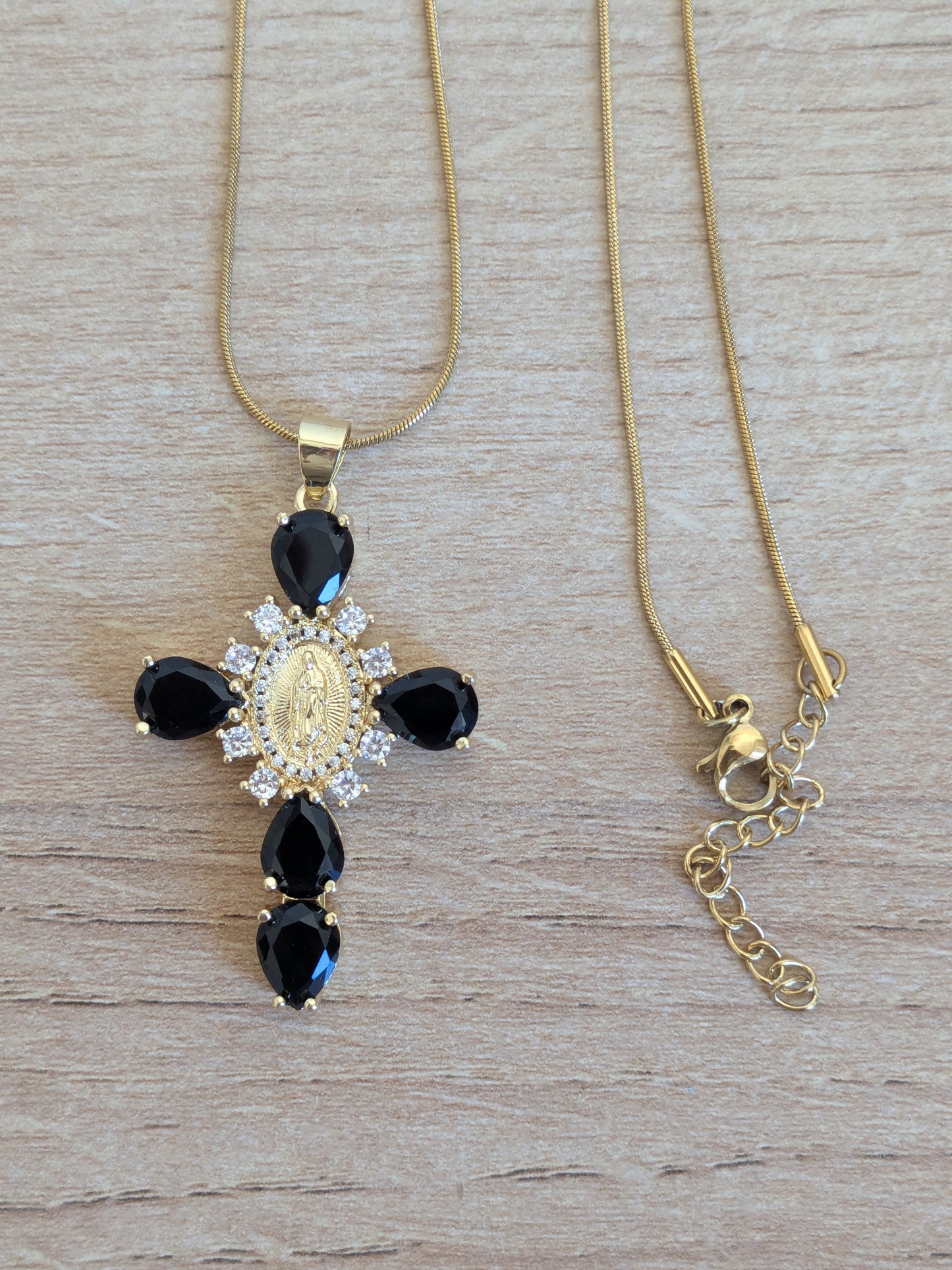 Collier Croix Catholique noire
