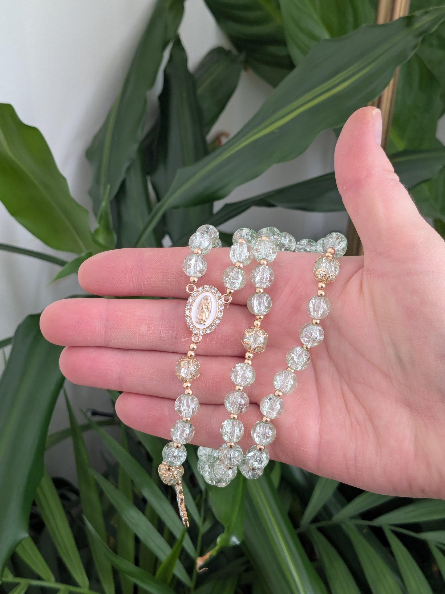 Chapelet en verre vert clair doré