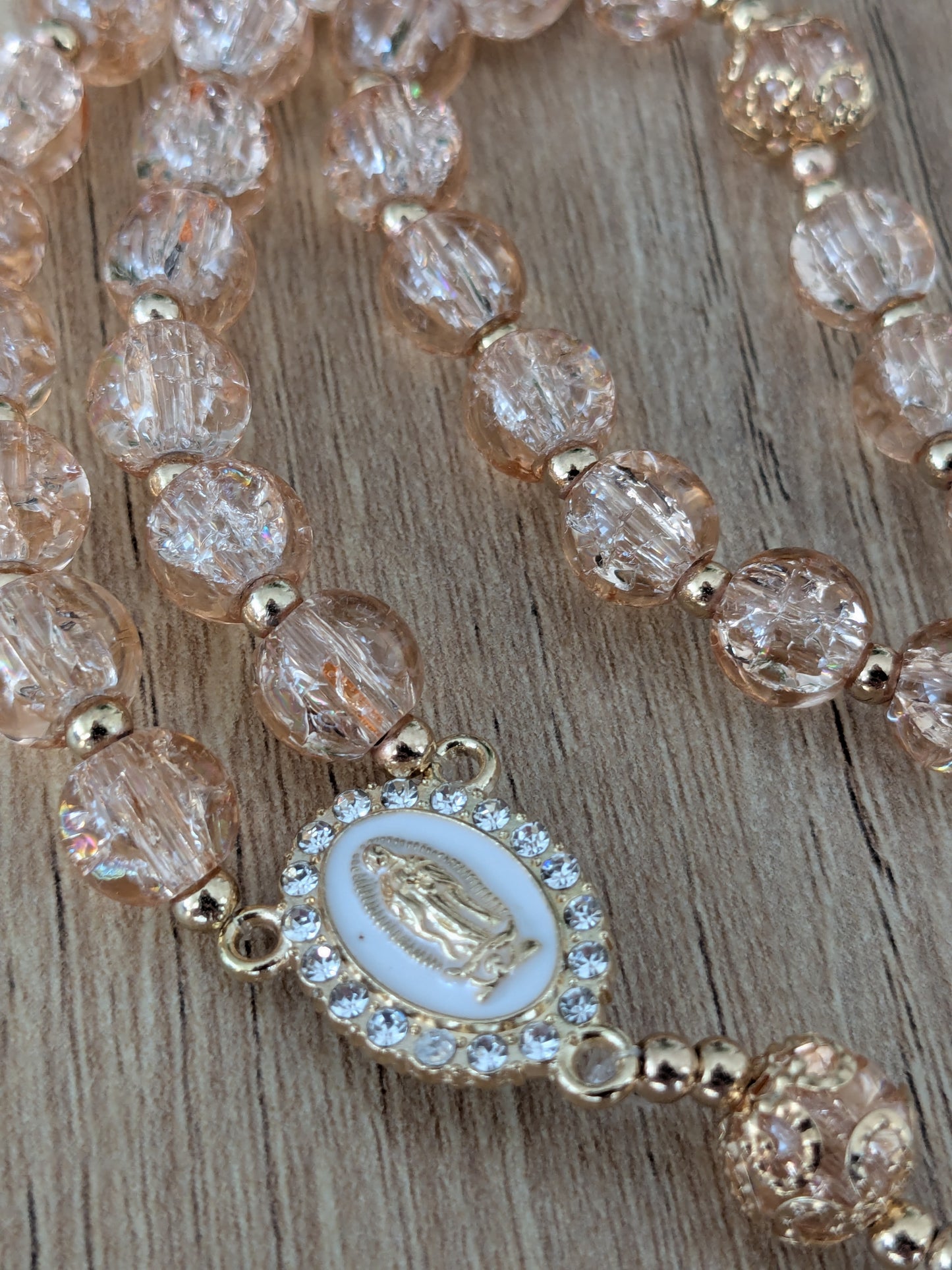 Chapelet en verre couleur pêche