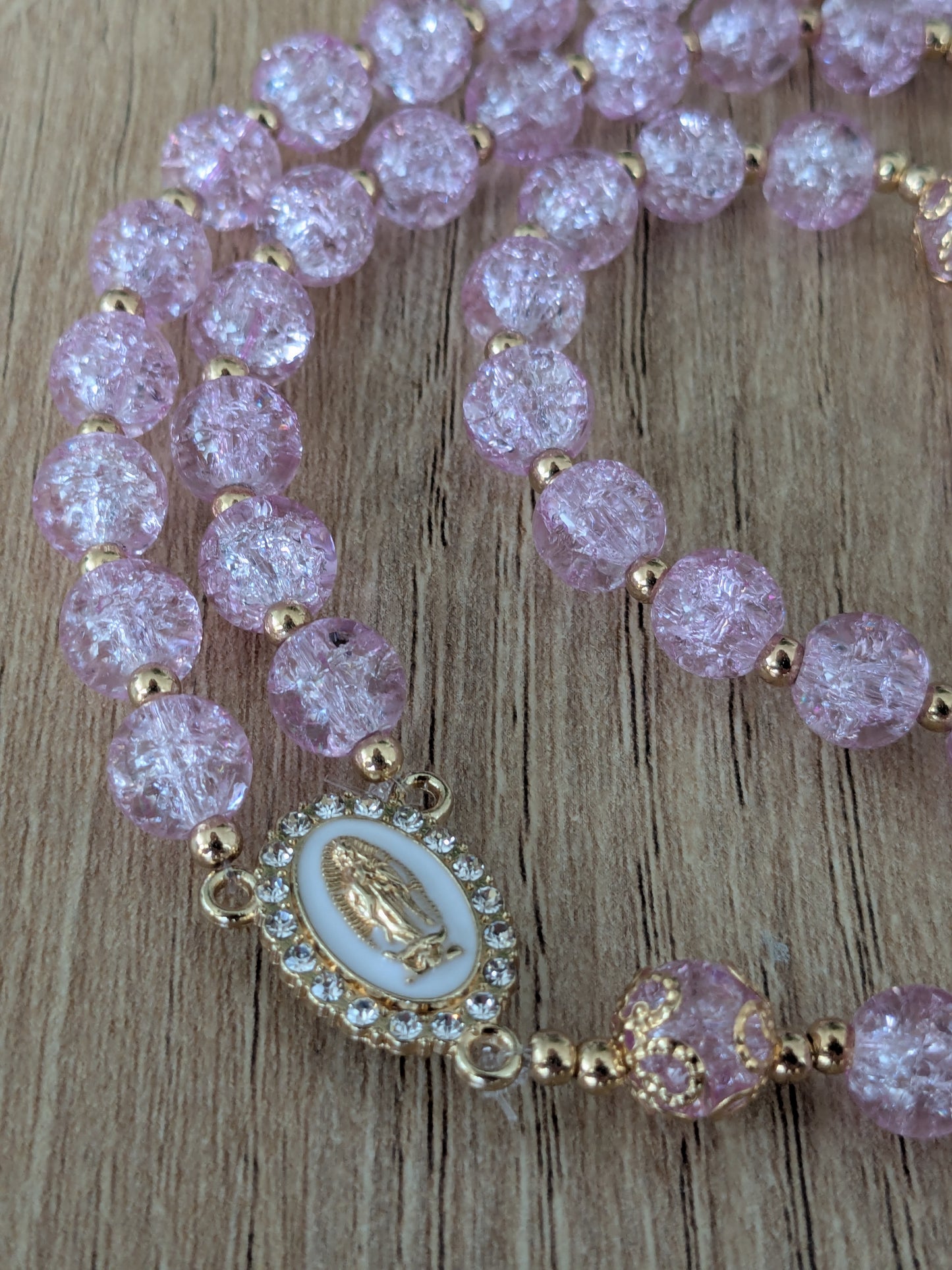 Chapelet en verre violet clair