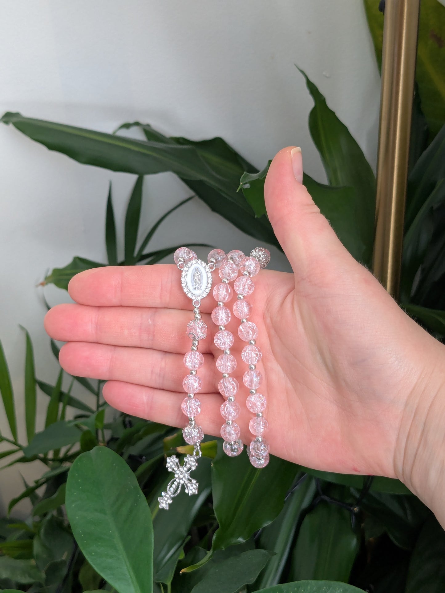 Chapelet en verre rose clair argenté