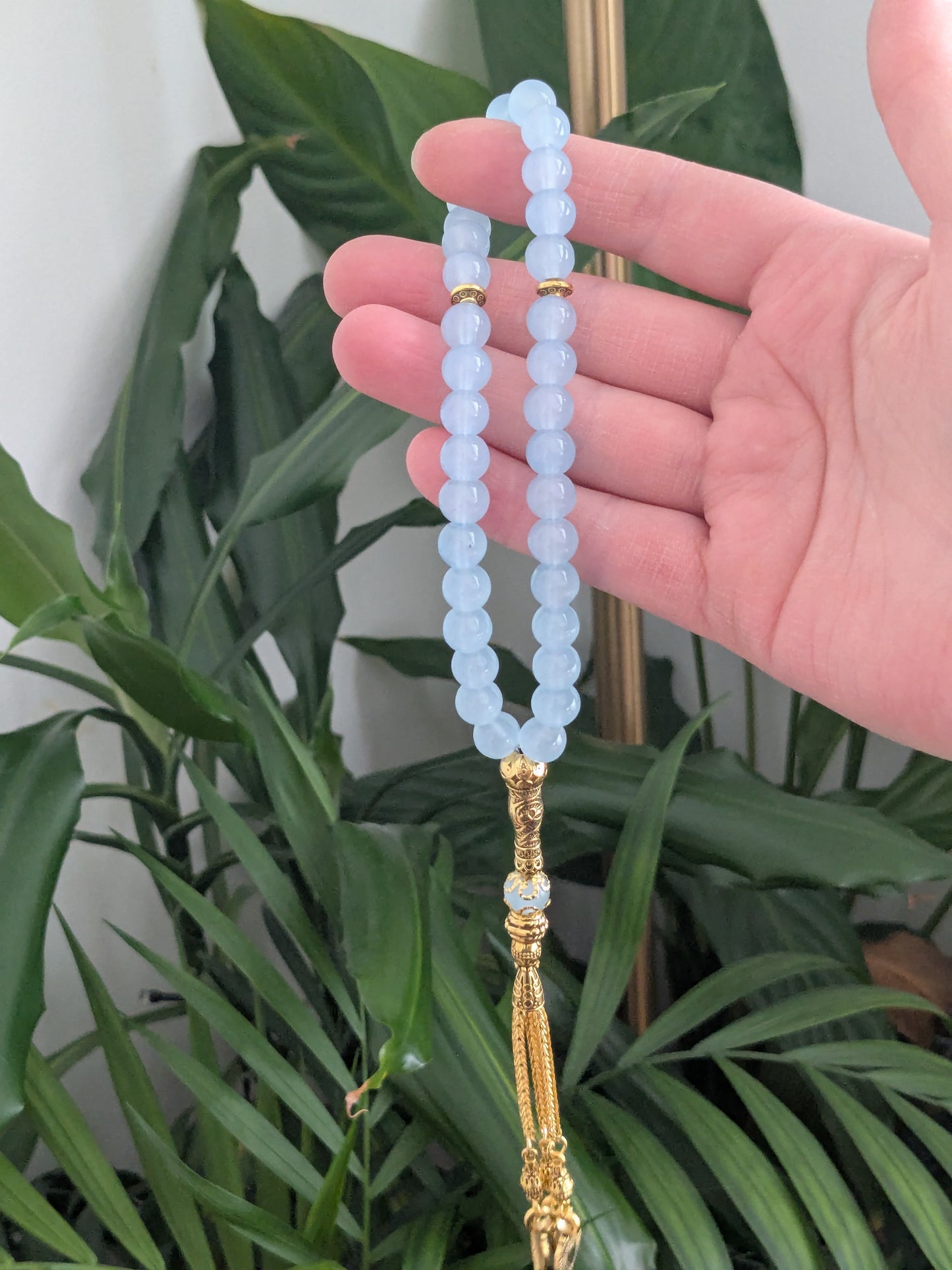 Petit misbaha en verre bleu glacier