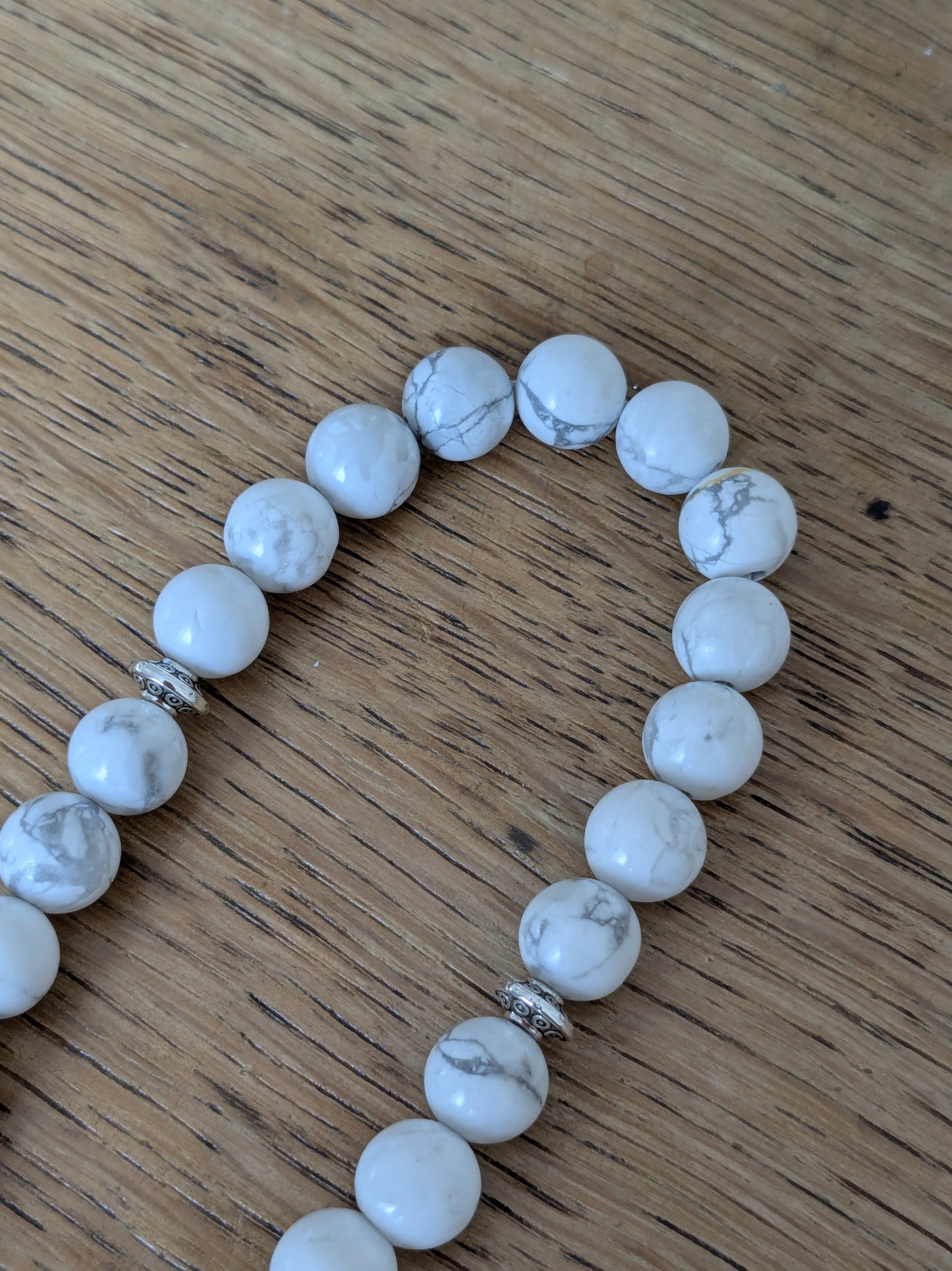 Petit tasbih en Howlite blanche