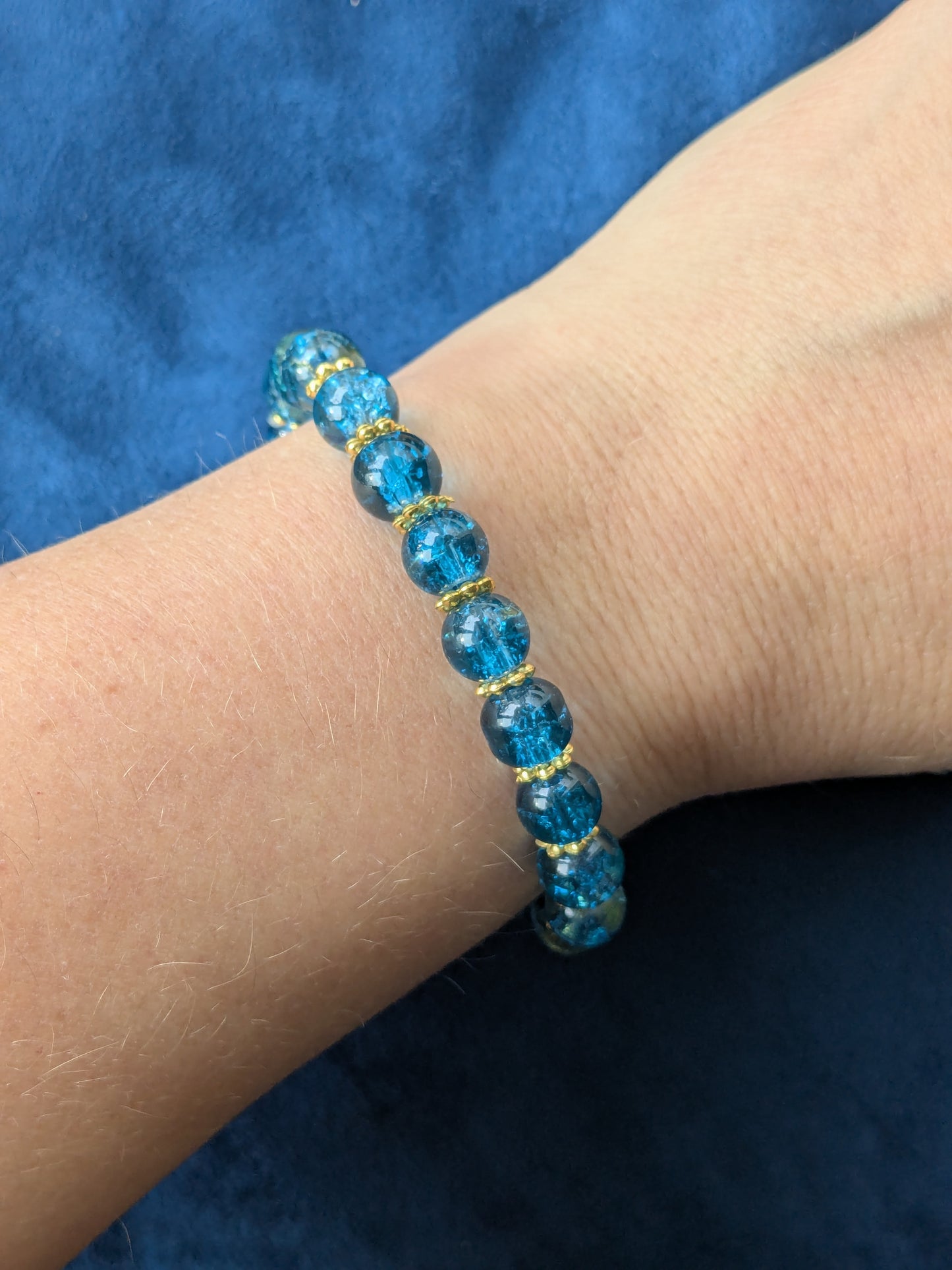 Bracelet perles verre craquelé bleu foncé