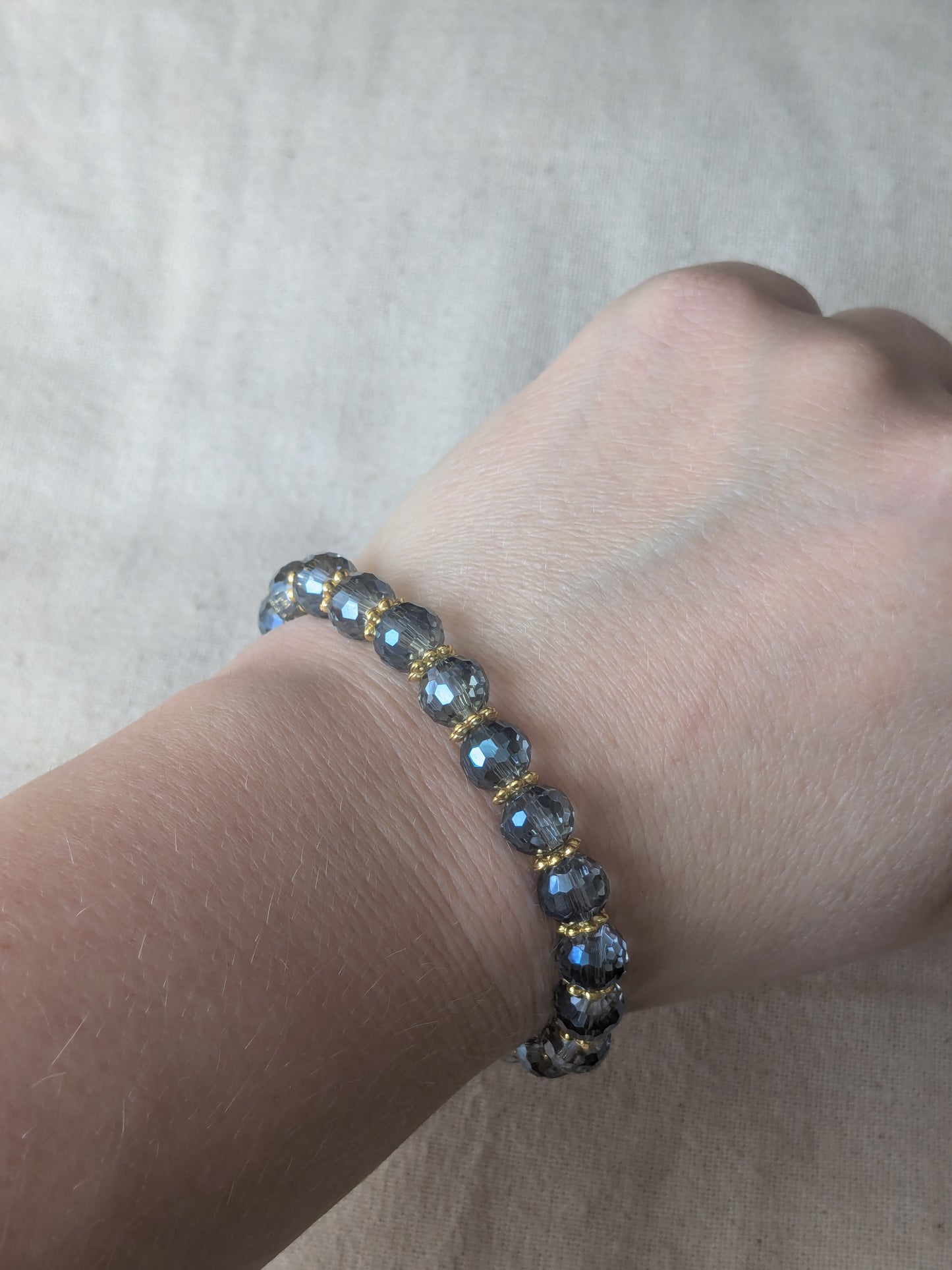Bracelet perles verre facetté bleu gris