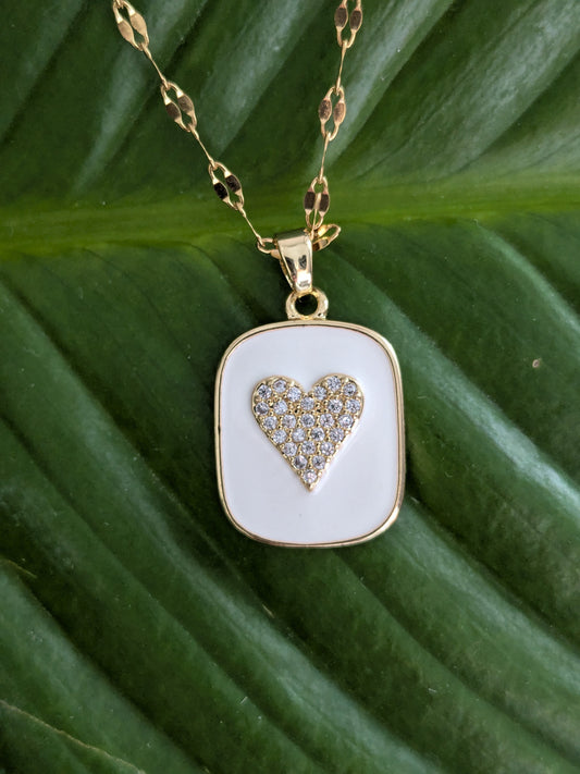 Collier Coeur fond blanc