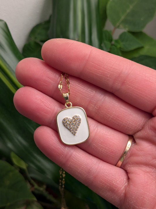 Collier Coeur fond blanc