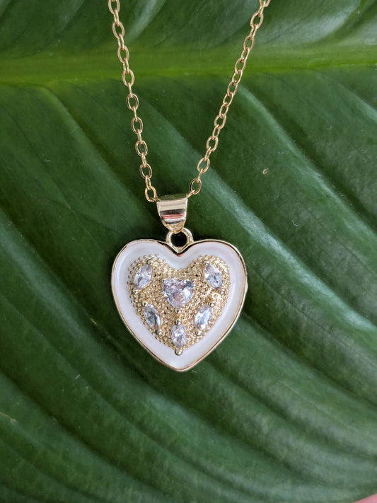 Collier Coeur fond blanc