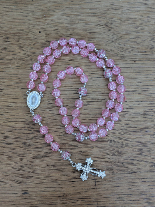 Chapelet en verre rose argenté