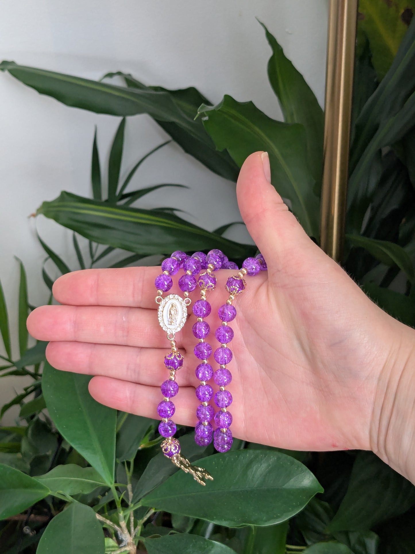 Chapelet en verre violet doré