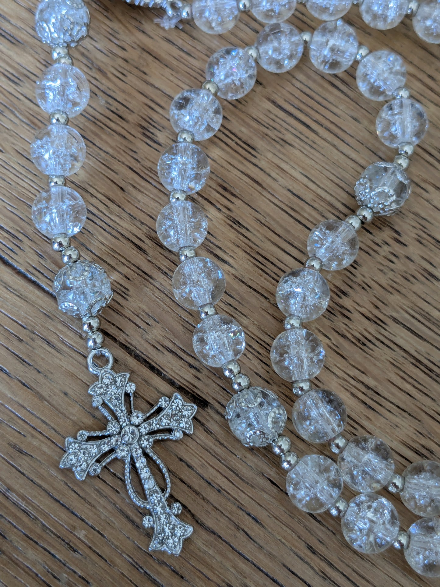 Chapelet en verre blanc argenté