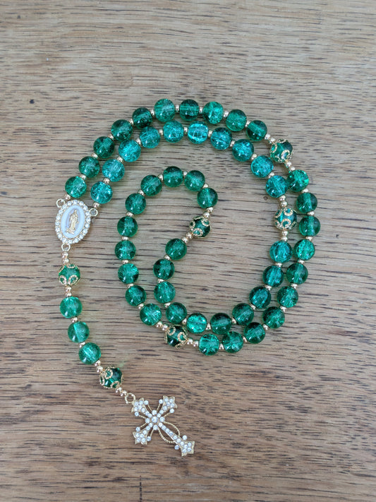 Chapelet en verre vert foncé doré