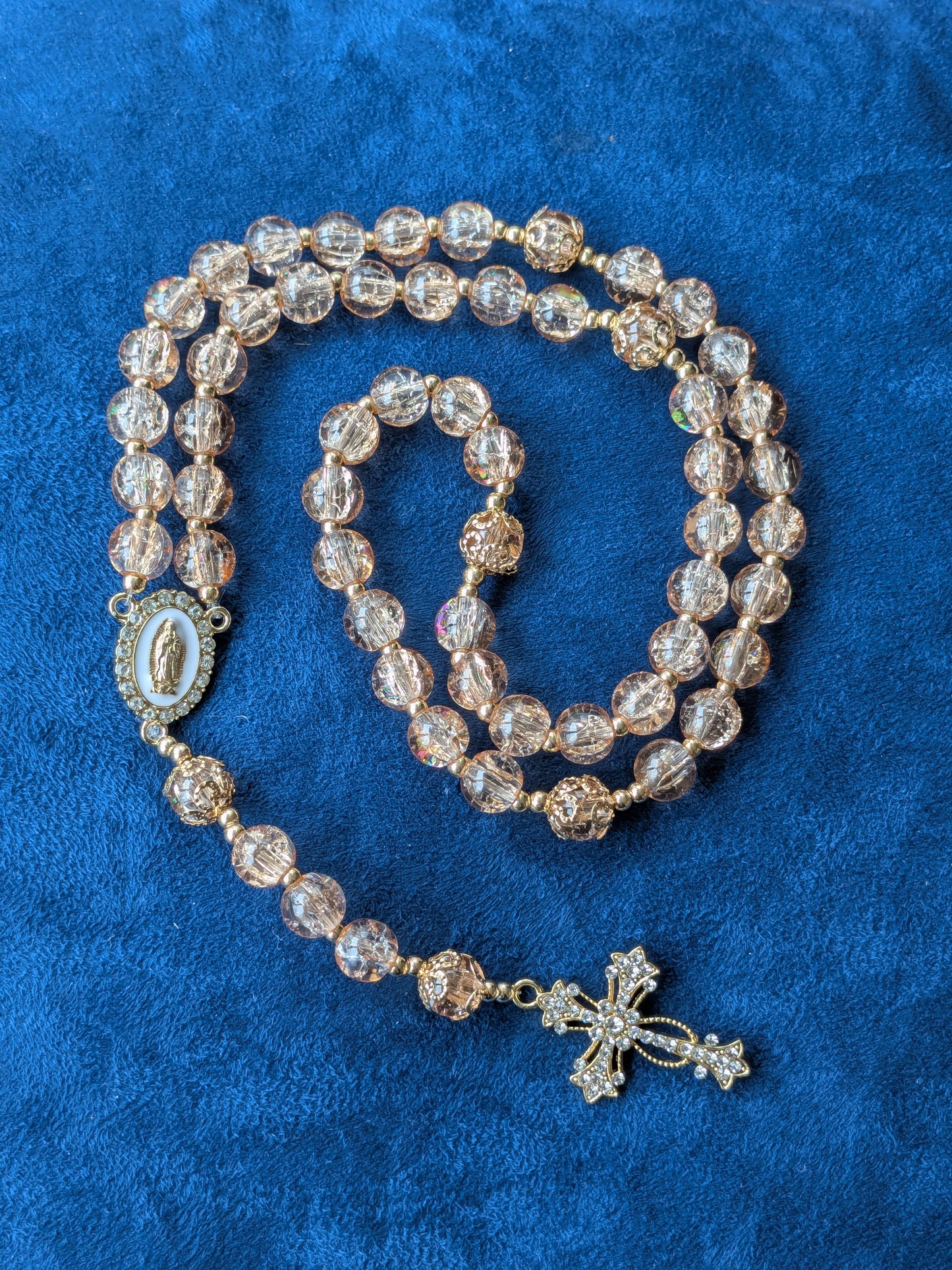 Chapelet en verre couleur pêche