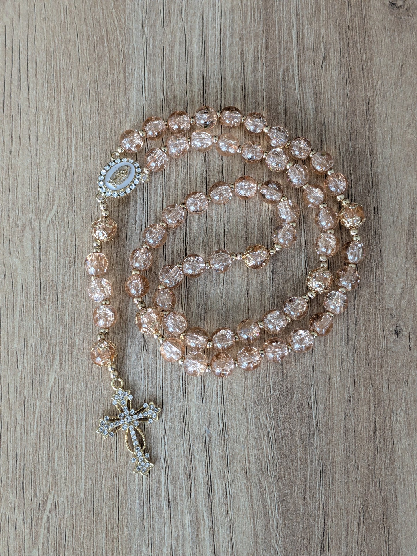 Chapelet en verre couleur pêche