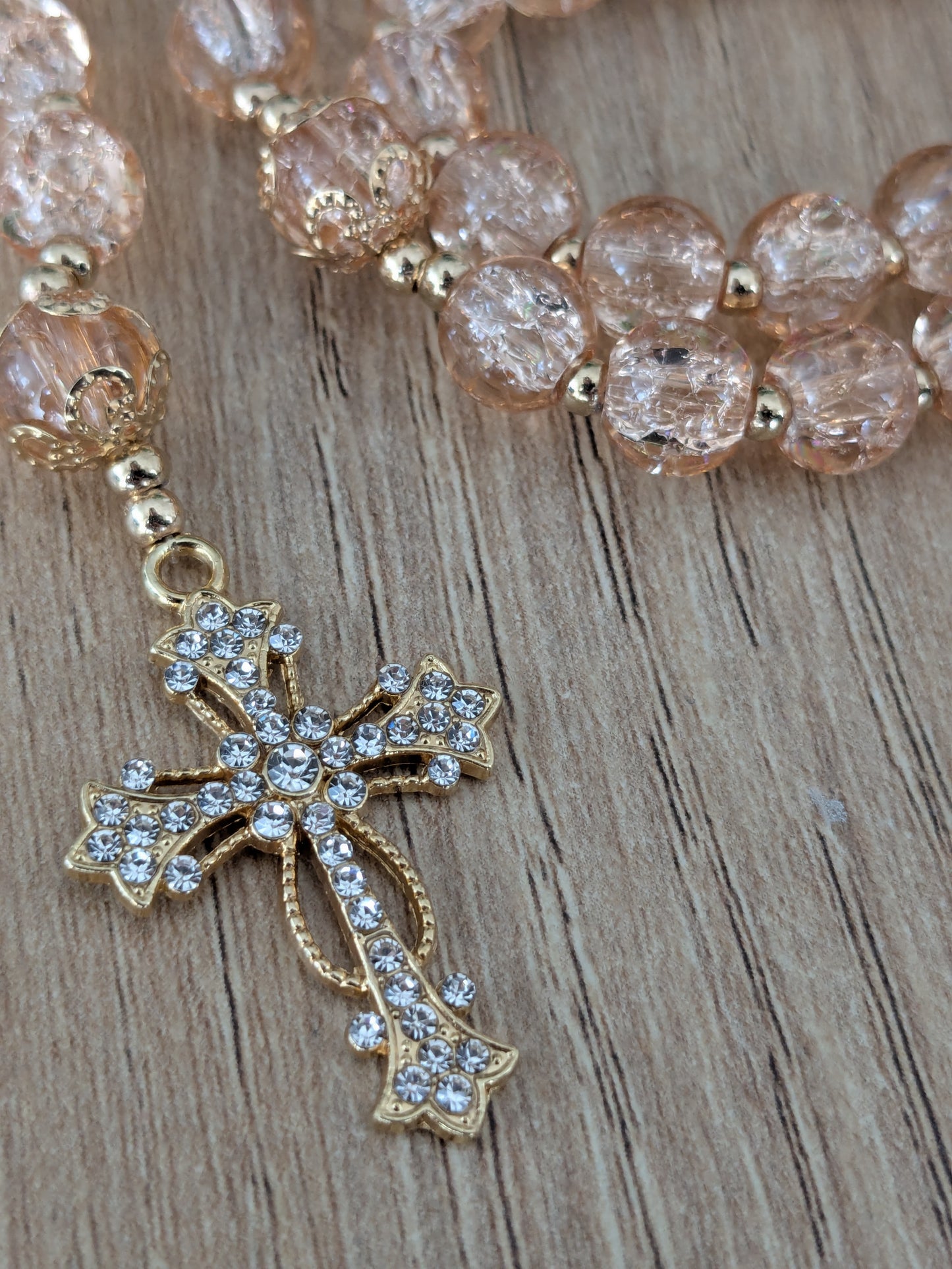 Chapelet en verre couleur pêche