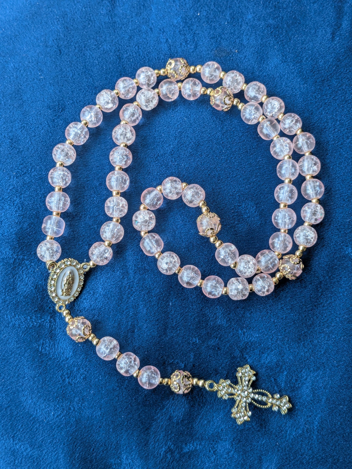 Chapelet en verre rose clair