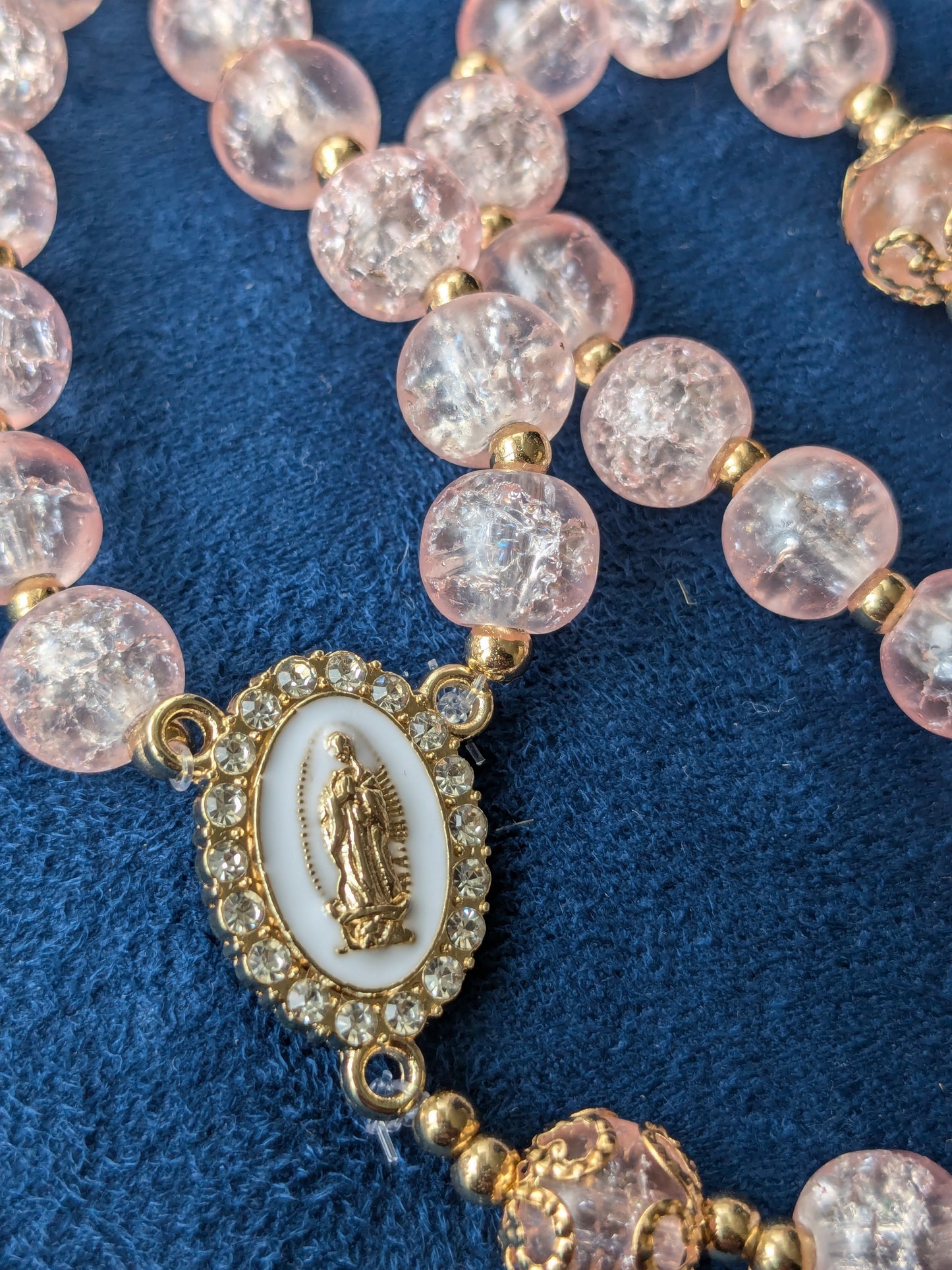 Chapelet en verre rose clair