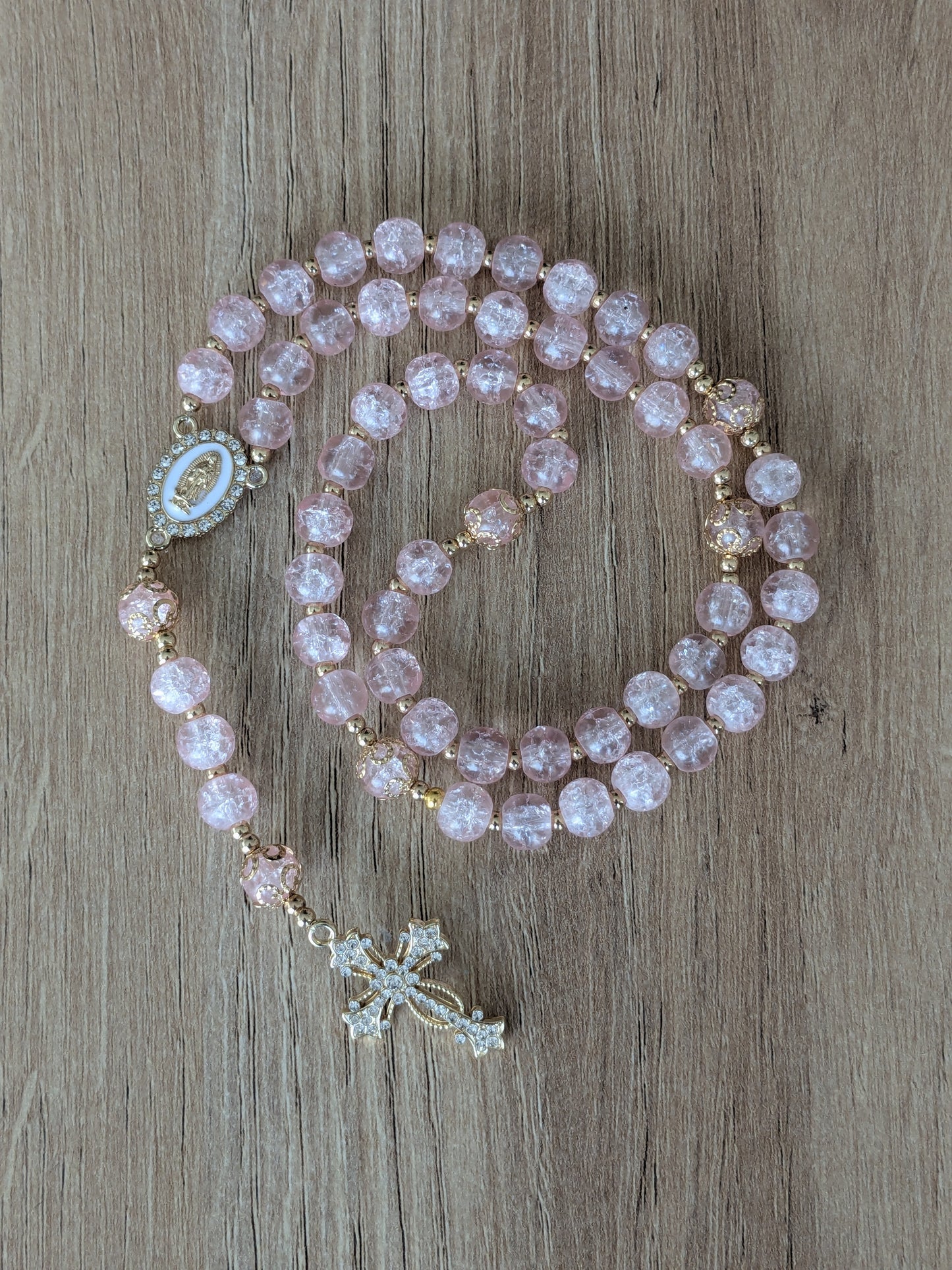Chapelet en verre rose clair