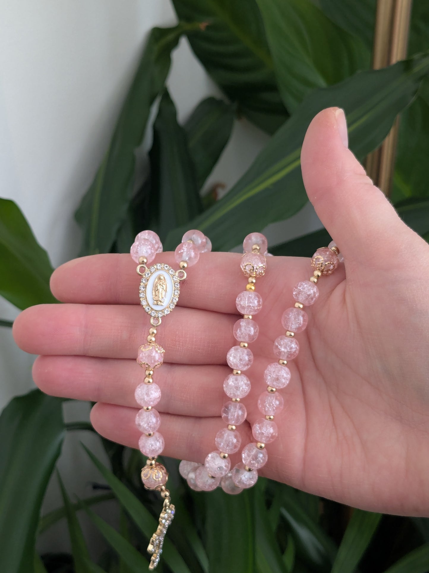 Chapelet en verre rose clair