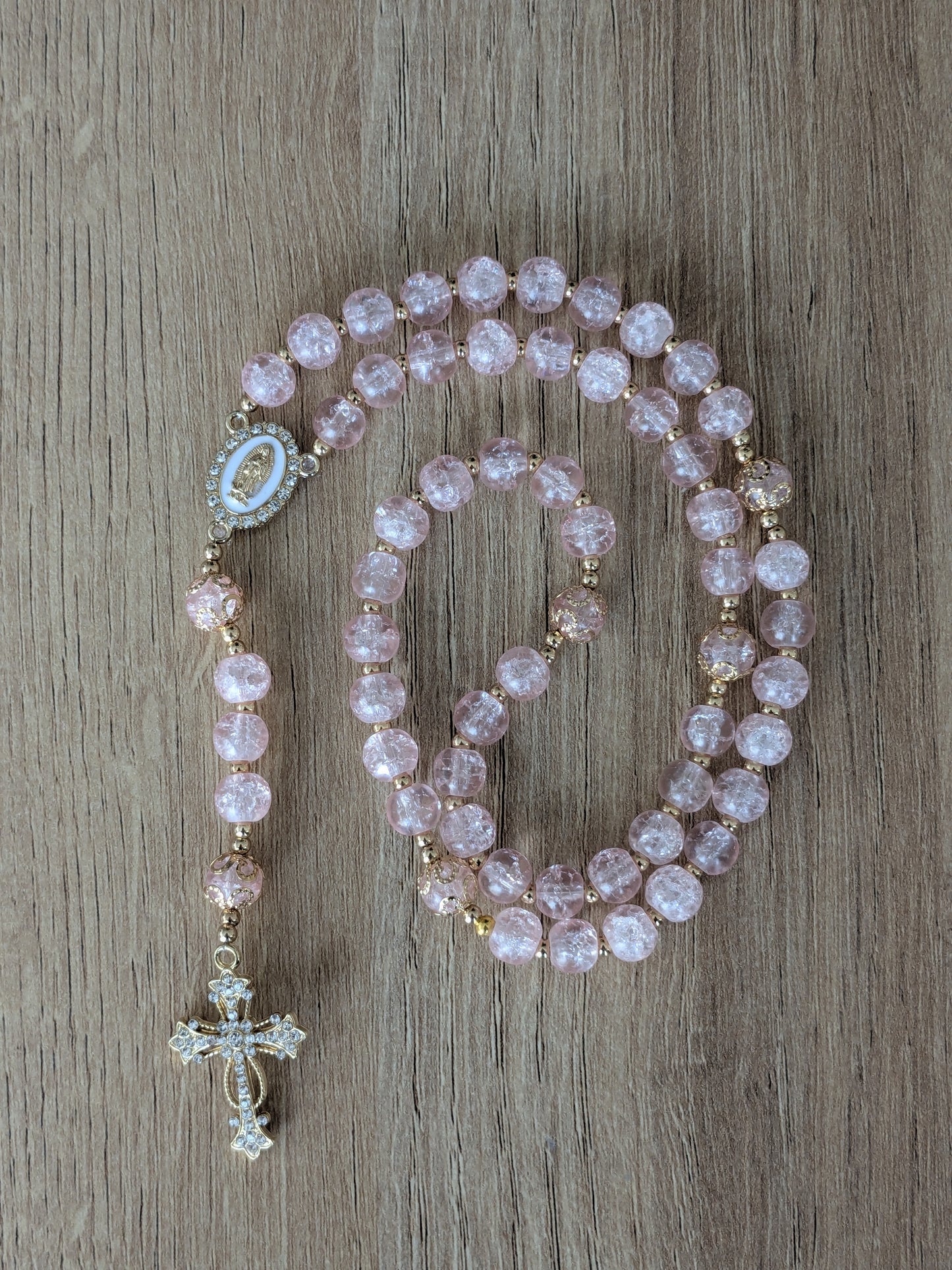 Chapelet en verre rose clair