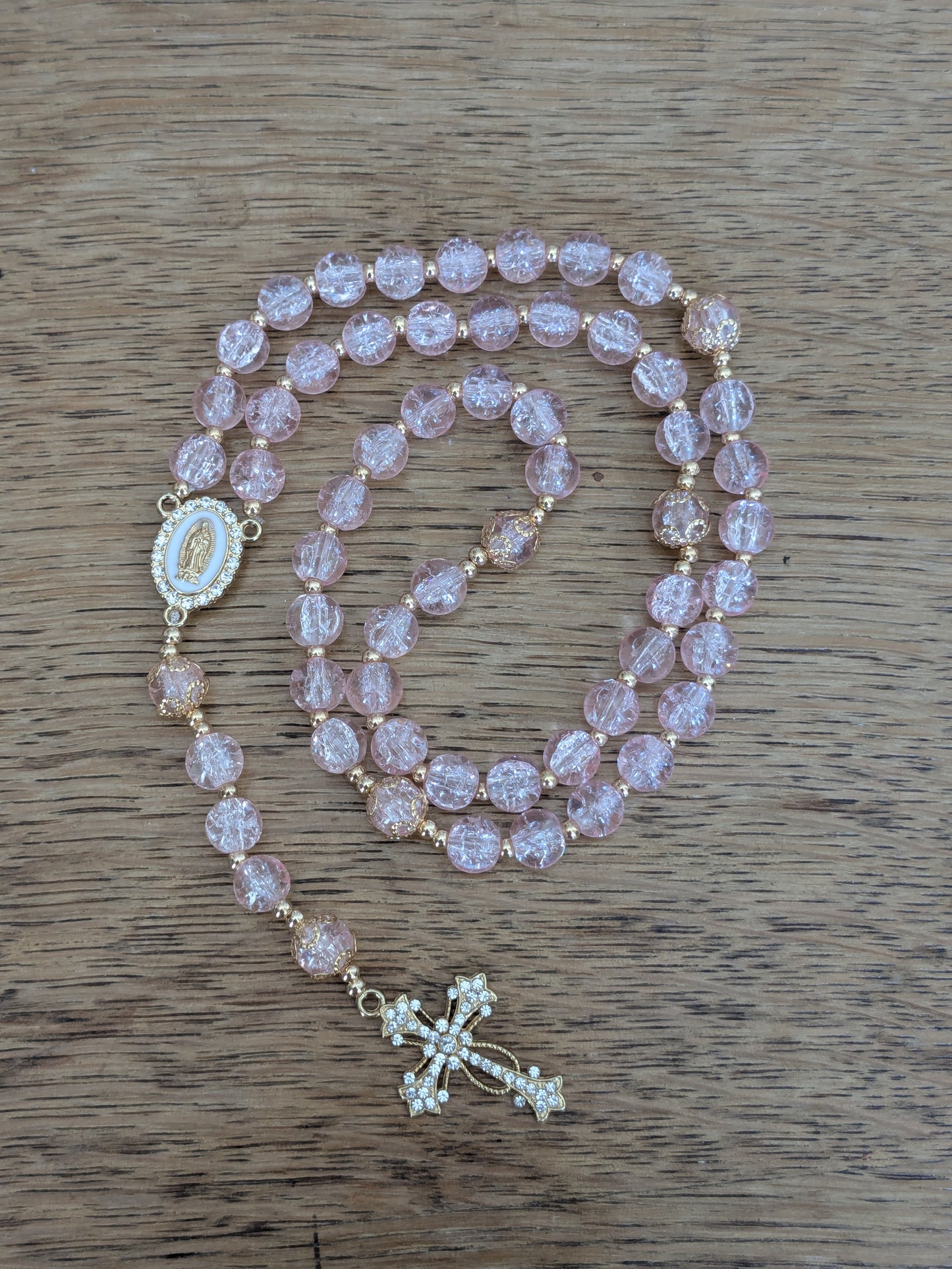 Chapelet en verre rose clair doré