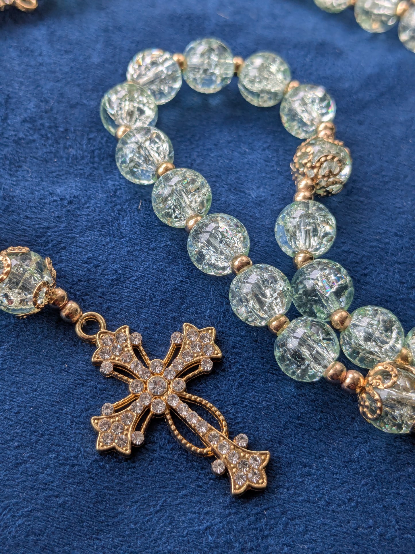 Chapelet en verre couleur sauge