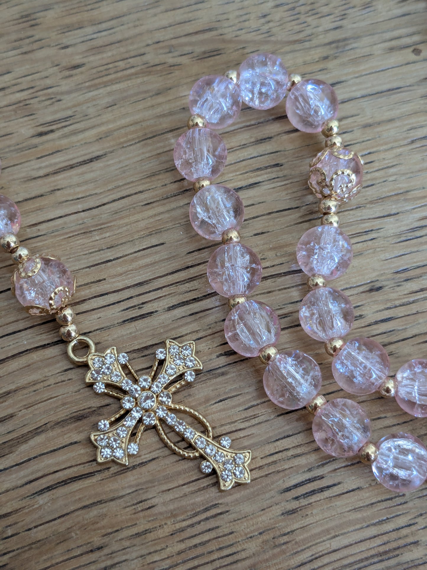 Chapelet en verre rose clair doré