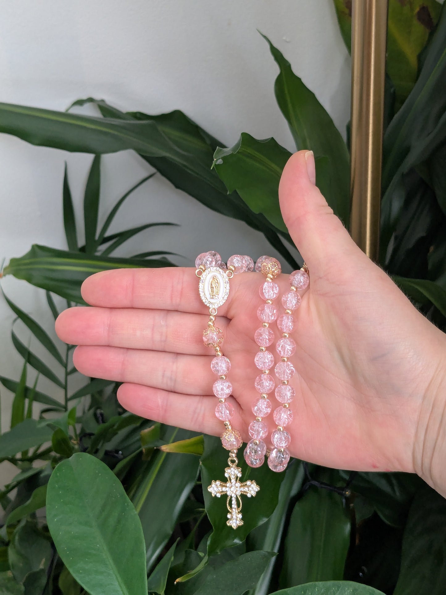 Chapelet en verre rose clair doré