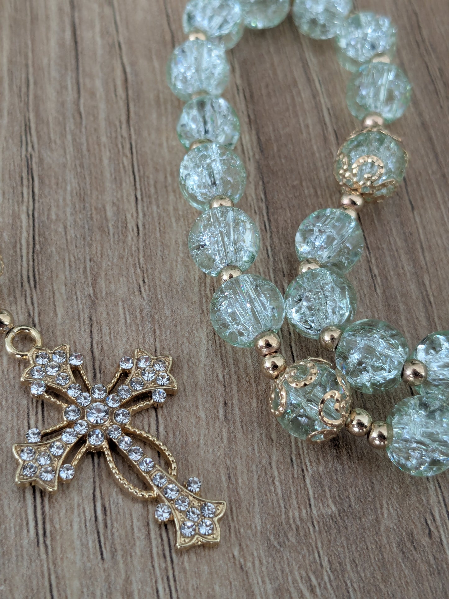 Chapelet en verre couleur sauge