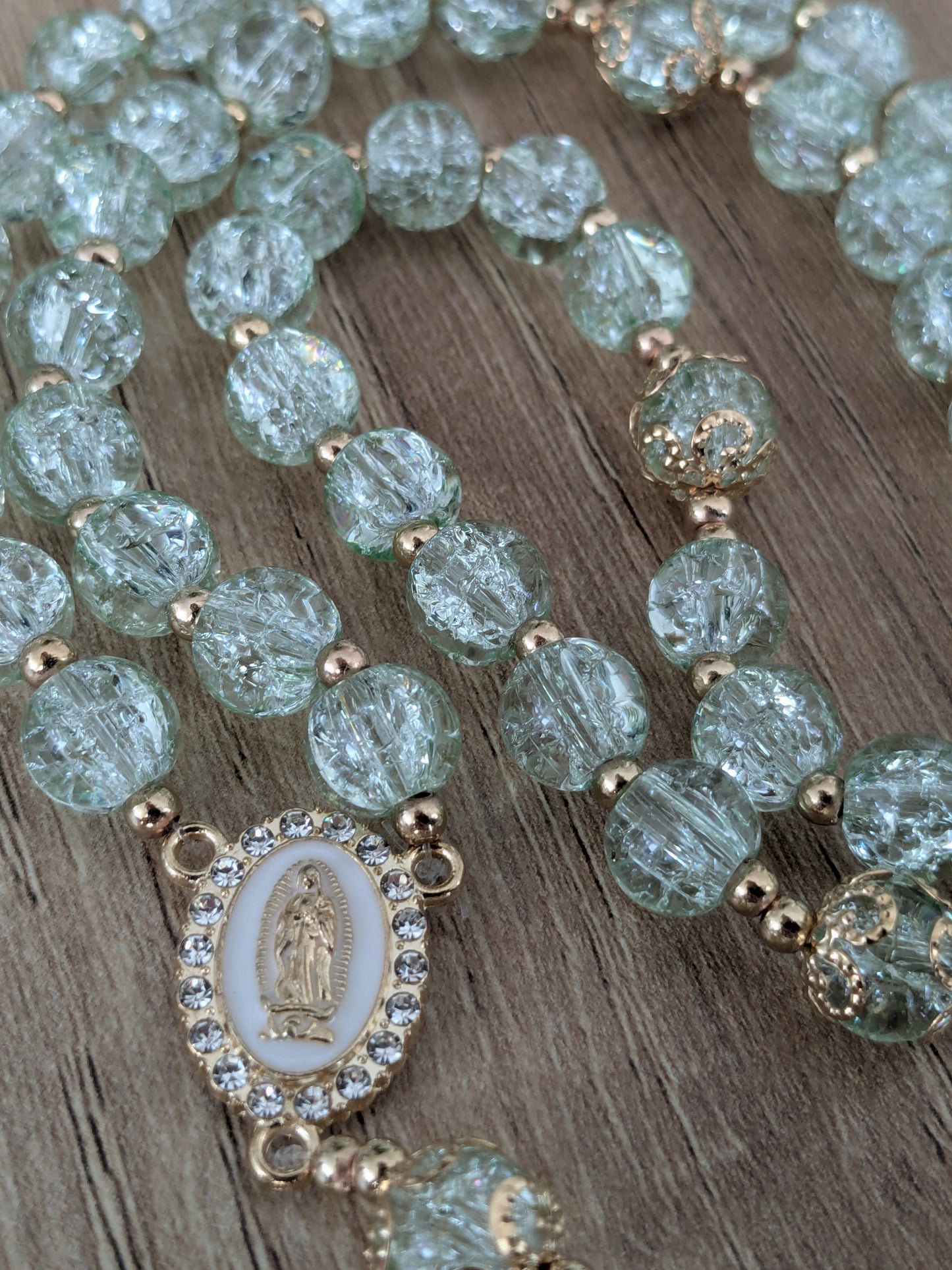 Chapelet en verre couleur sauge