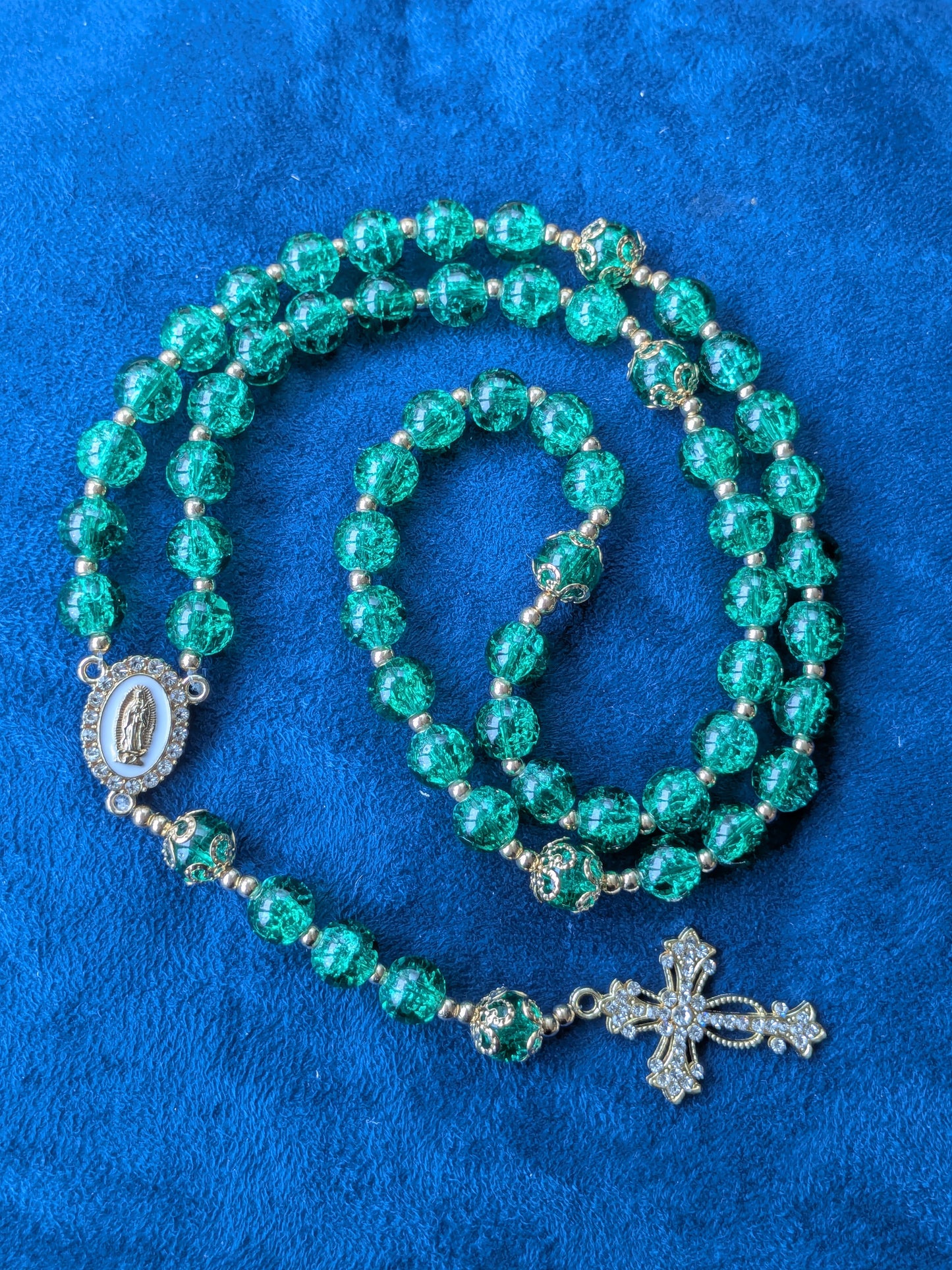 Chapelet en verre vert foncé