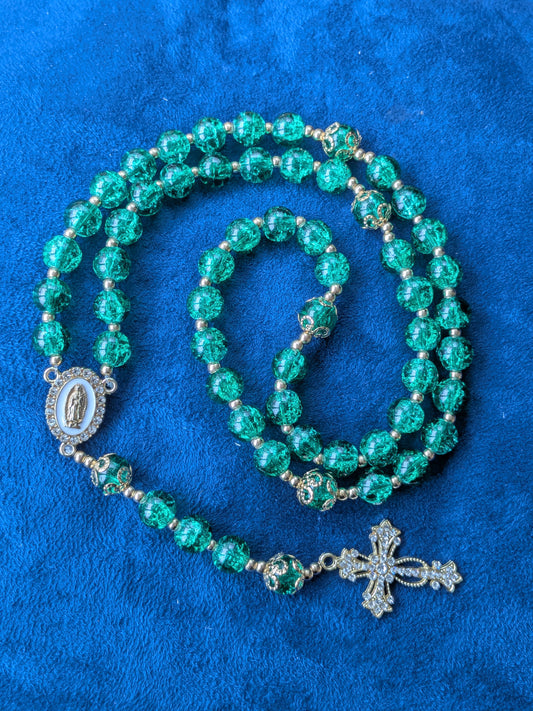 Chapelet en verre vert foncé
