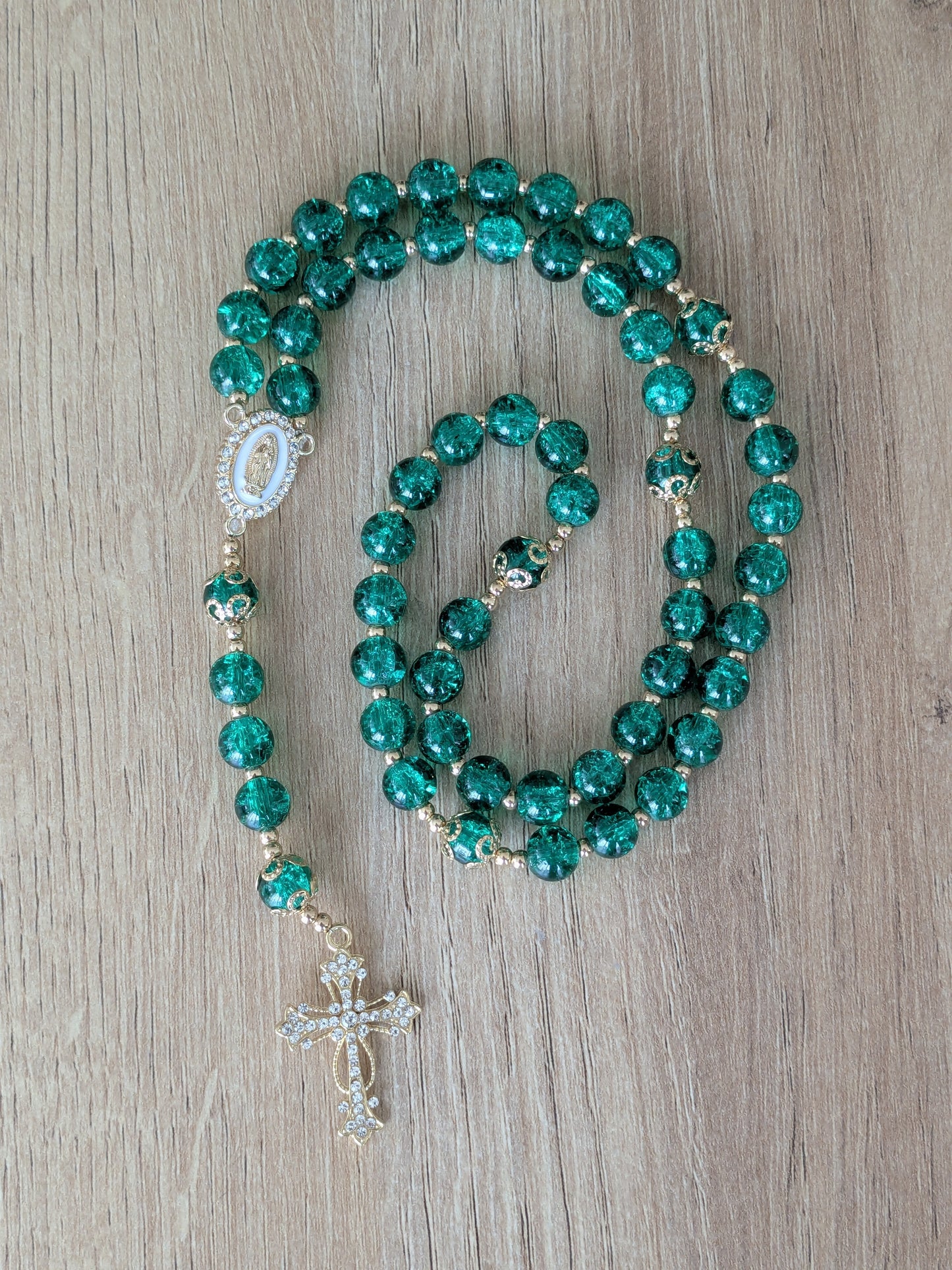 Chapelet en verre vert foncé