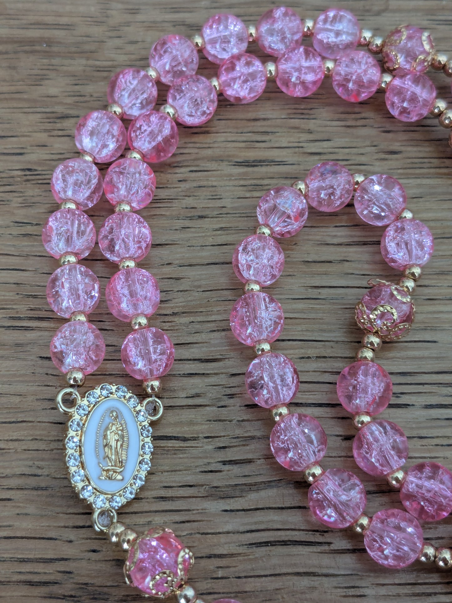 Chapelet en verre rose doré