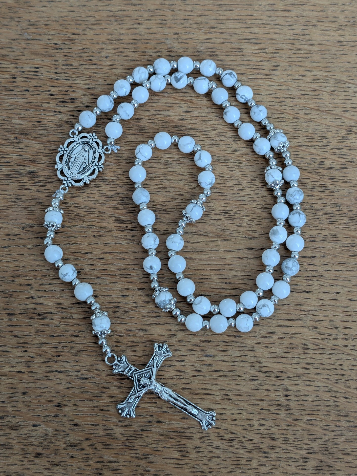 Petit chapelet en Howlite blanche
