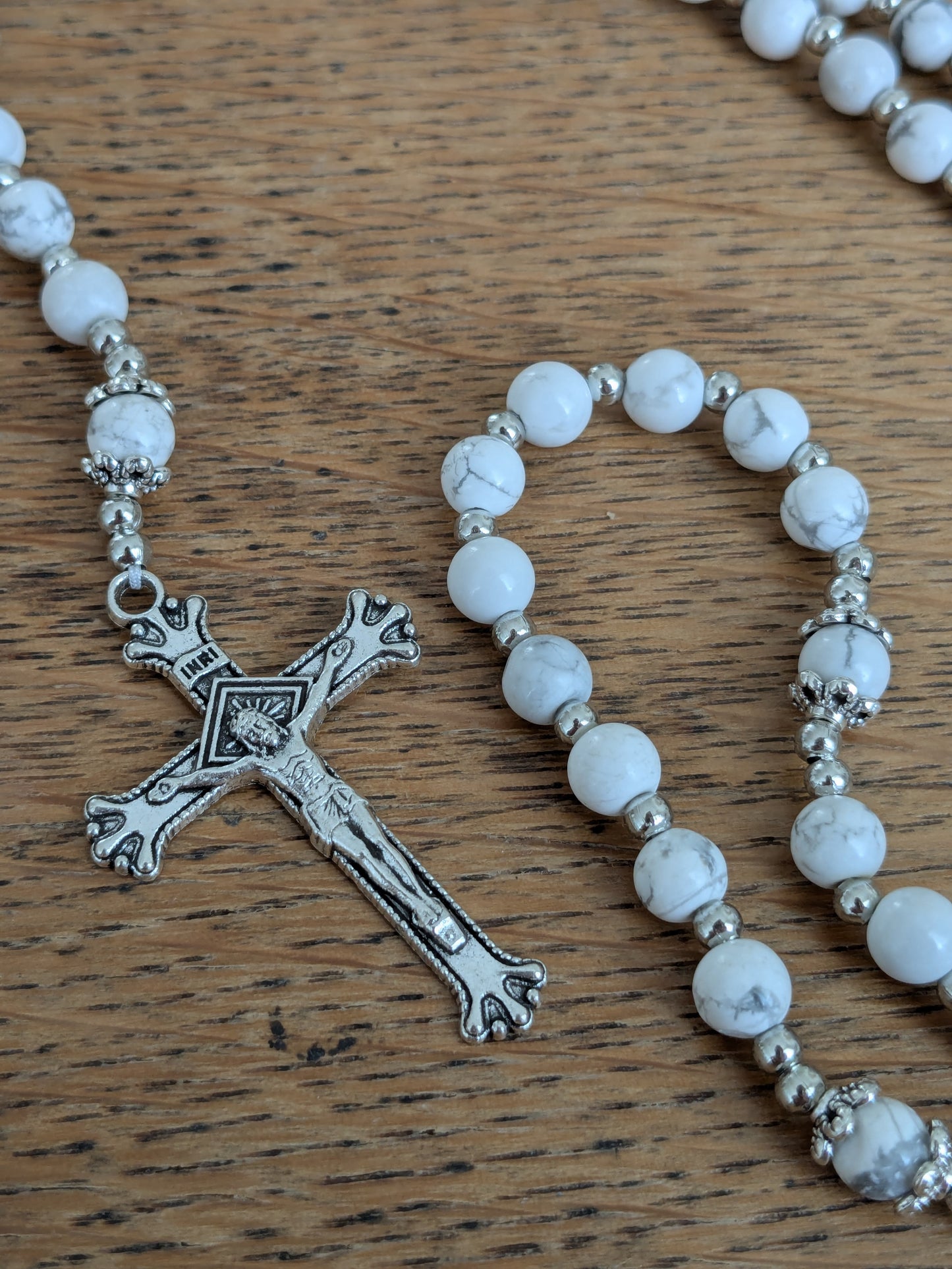 Petit chapelet en Howlite blanche