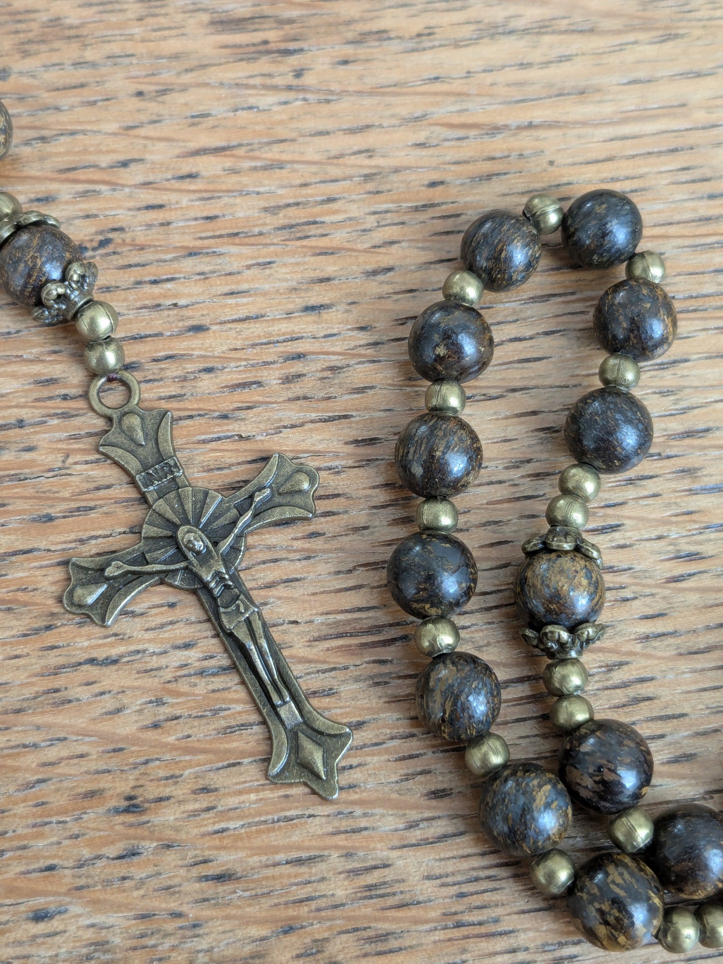 Petit chapelet en Bronzite