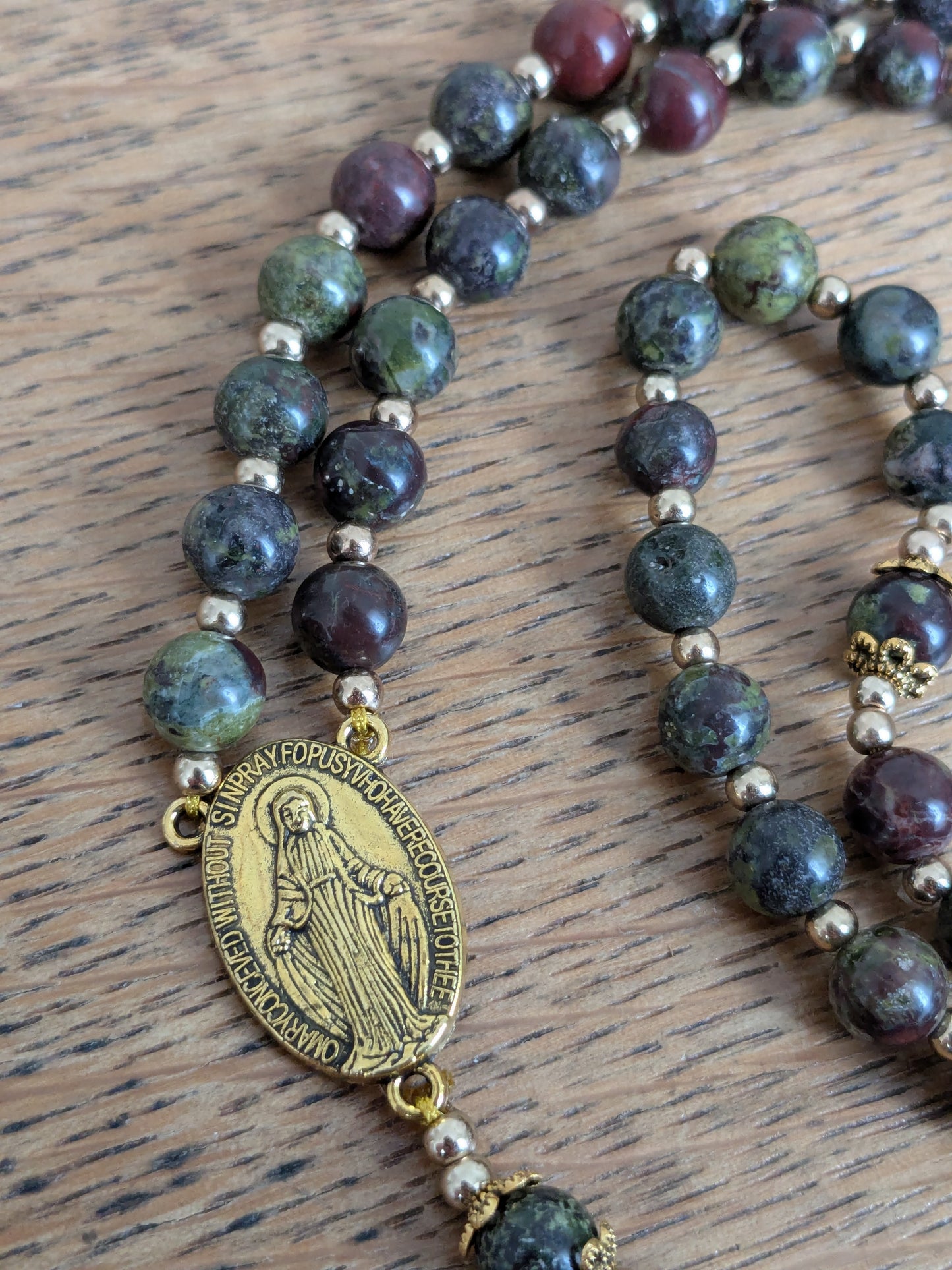 Petit chapelet en Jaspe Sang de Dragon