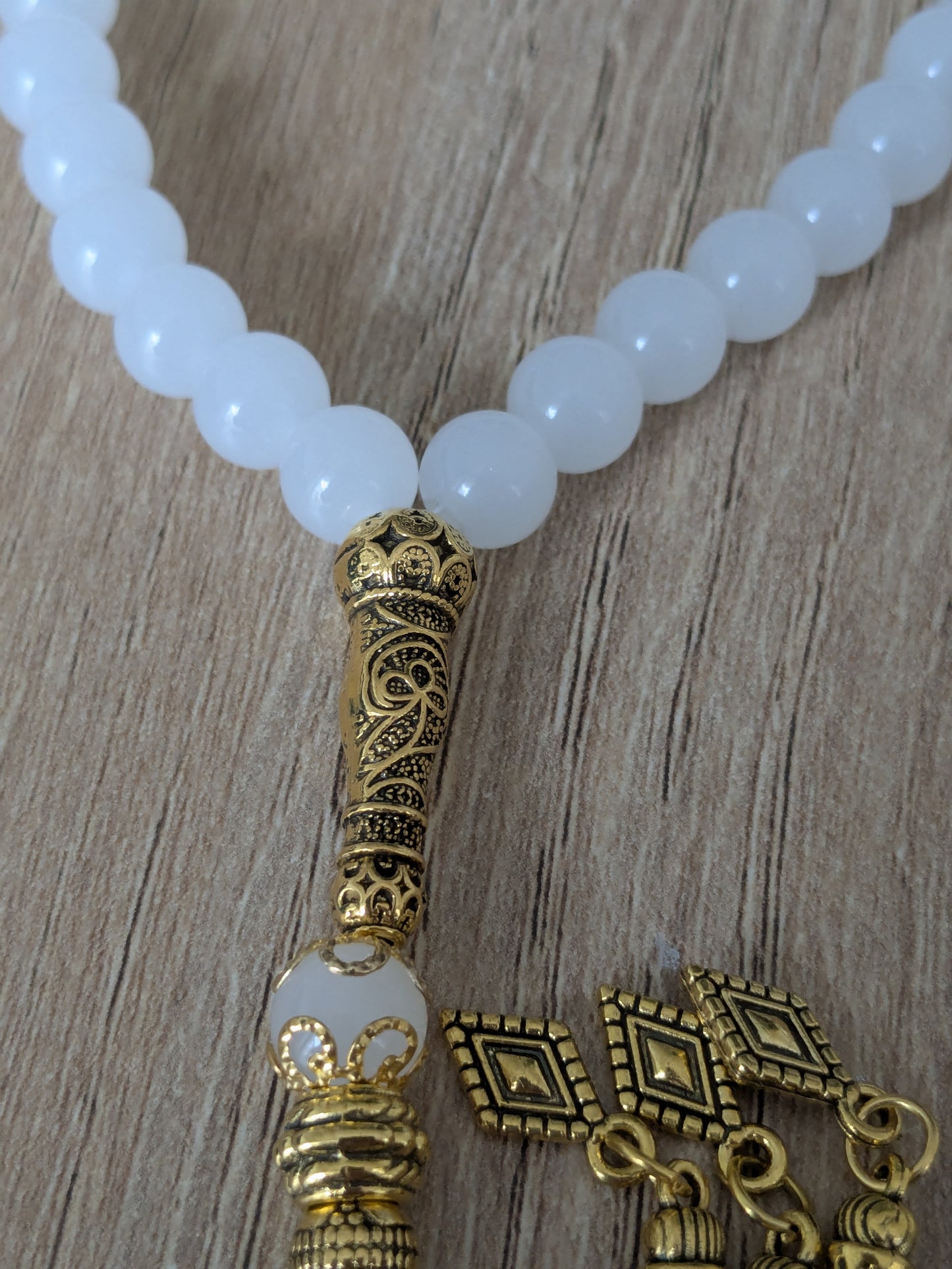 Petit misbaha en verre blanc