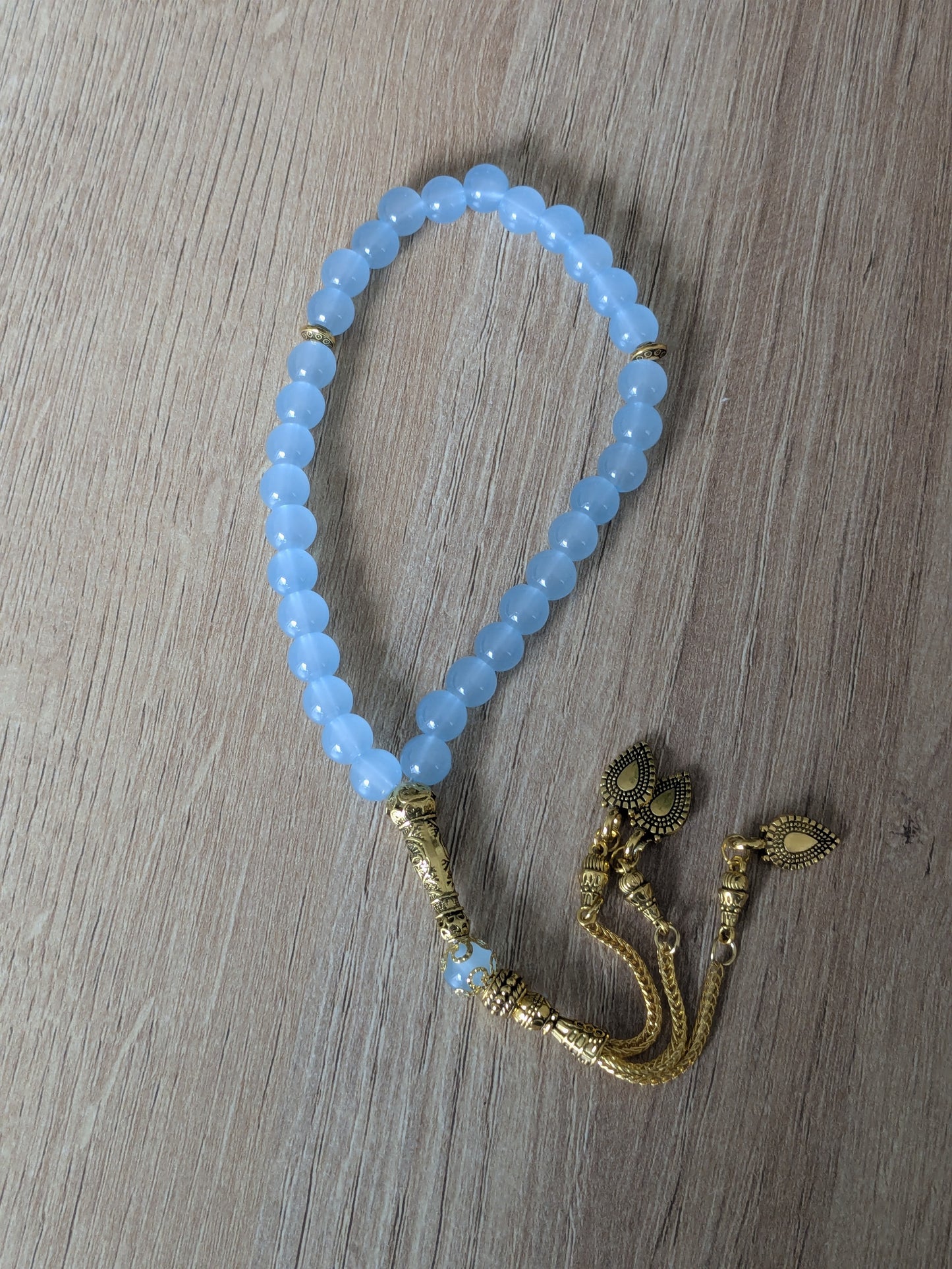 Petit misbaha en verre bleu glacier