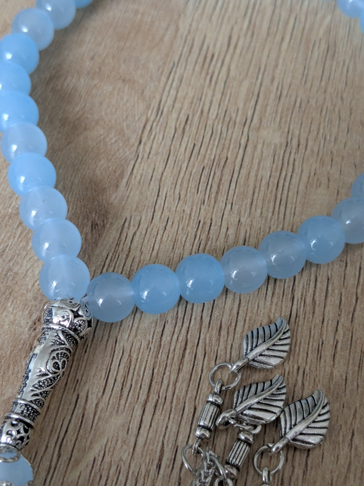 Petit misbaha en verre bleu glacier