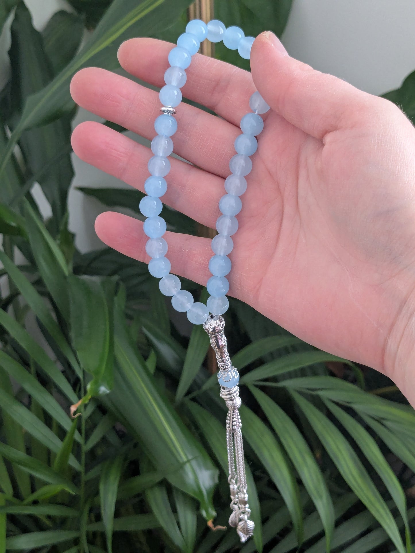 Petit misbaha en verre bleu glacier