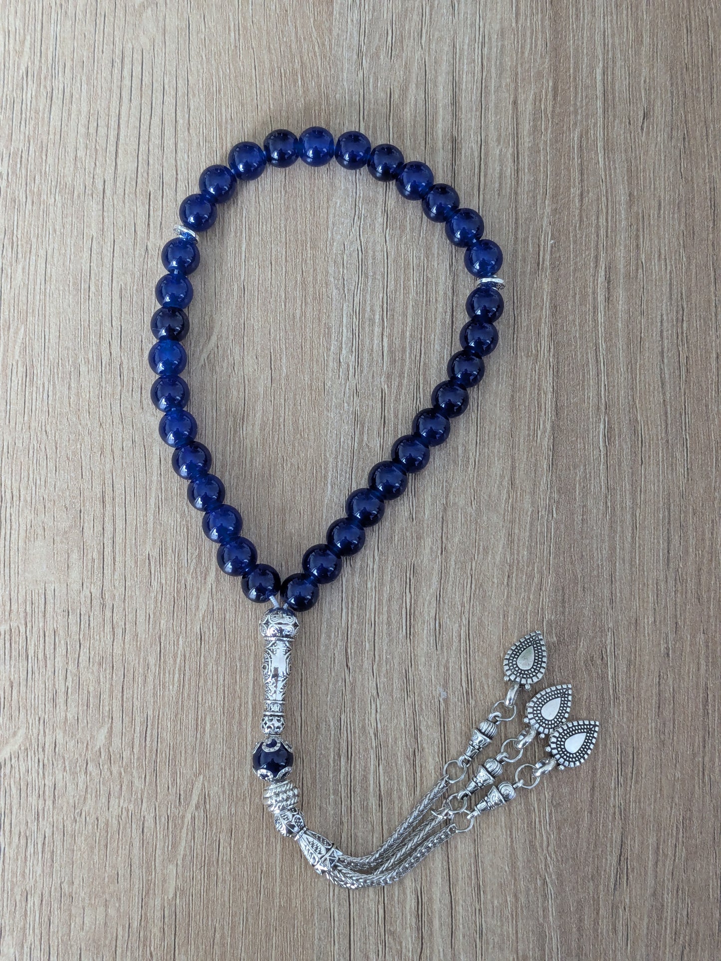 Petit misbaha en verre bleu foncé